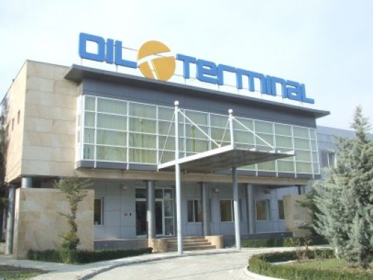 A ameninţat cu greva foamei în curtea Oil Terminal, dar s-a liniştit
